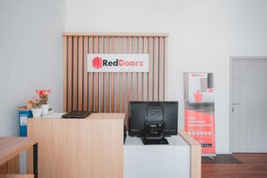 Reception - Formerly Reddoorz Plus @ Otista Raya Ciputat (South Tangerang)