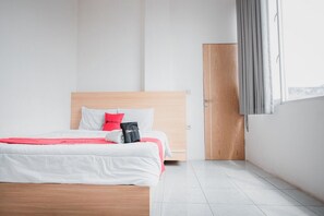 Double Room (RedDoorz)