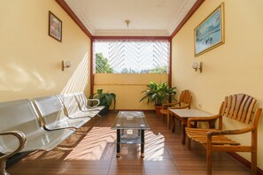 Interior - RedDoorz @ Parapat (Parapat)