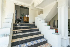 A staircase with patterned tiles leading to a landing. - RedDoorz near Grojogan Sewu Tawangmangu (Tawangmangu)