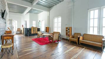 Khu tiếp khách ở sảnh