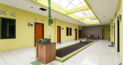 KoolKost Syariah near Universitas Muhammadiyah Surakarta - Caters to Women