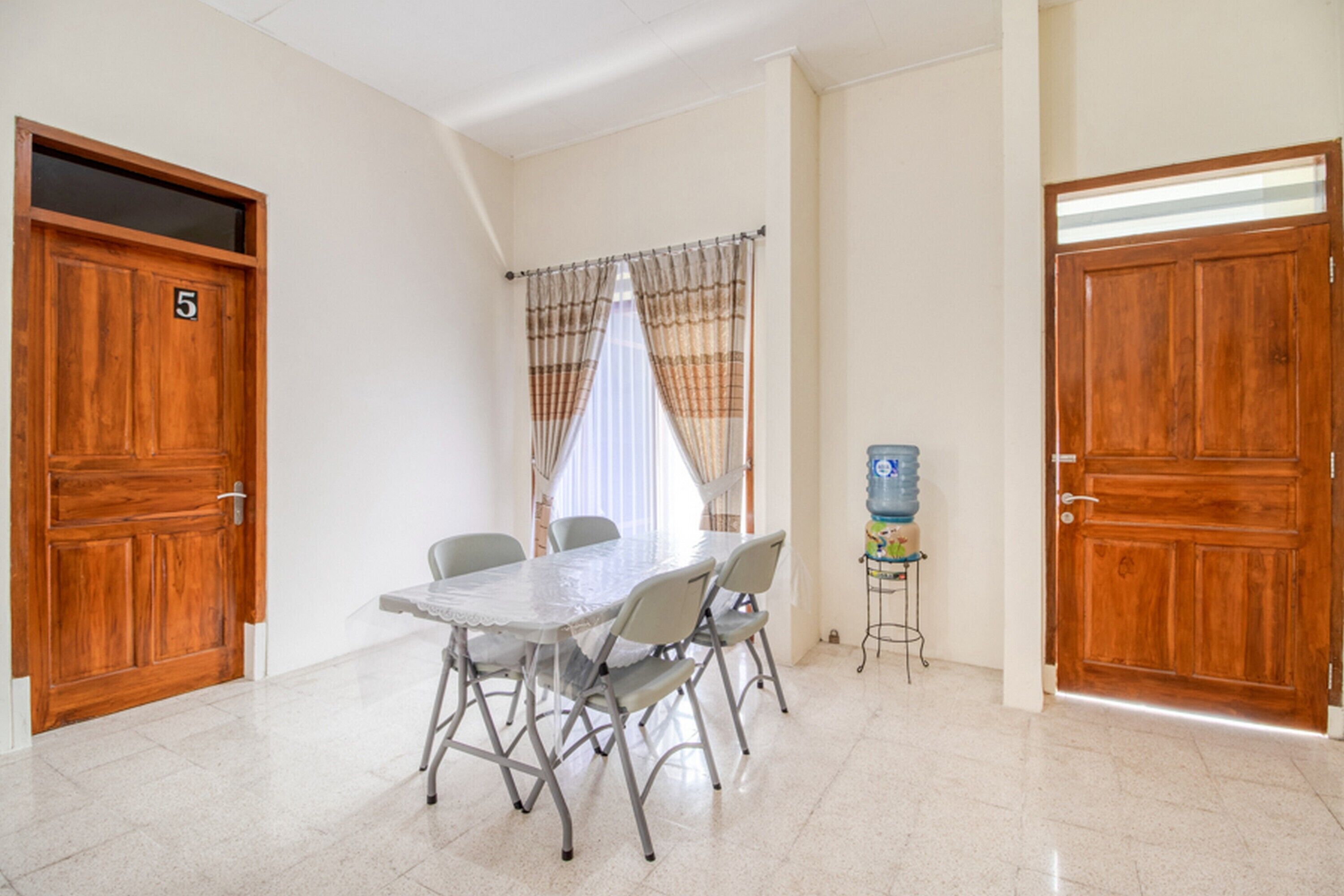 Foto - RedDoorz near Universitas Gajah Mada