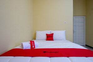 Double Room (RedDoorz)