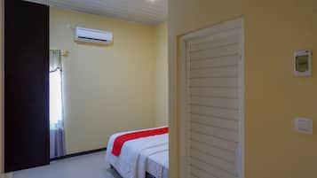 Double Room (RedDoorz)