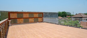 RedDoorz near Alun Alun Pati