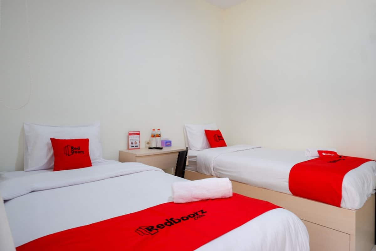 Twin Room (RedDoorz)