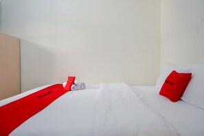 Double Room (RedDoorz)