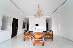 Lobby sitting area - KoolKost Syariah near Alun Alun Kota Bandung (Bandung)