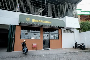 Mặt tiền nơi lưu trú