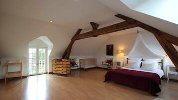 4 slaapkamers, een strijkplank/strijkijzer, gratis wifi, beddengoed