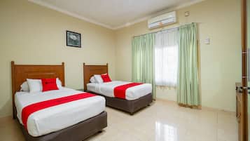 Deluxe Twin Room (RedDoorz)