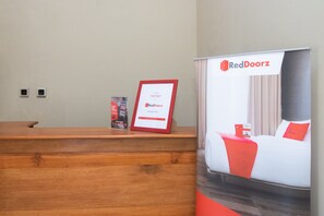 Reception - RedDoorz Syariah near UNTAG Banyuwangi 2 (Banyuwangi)