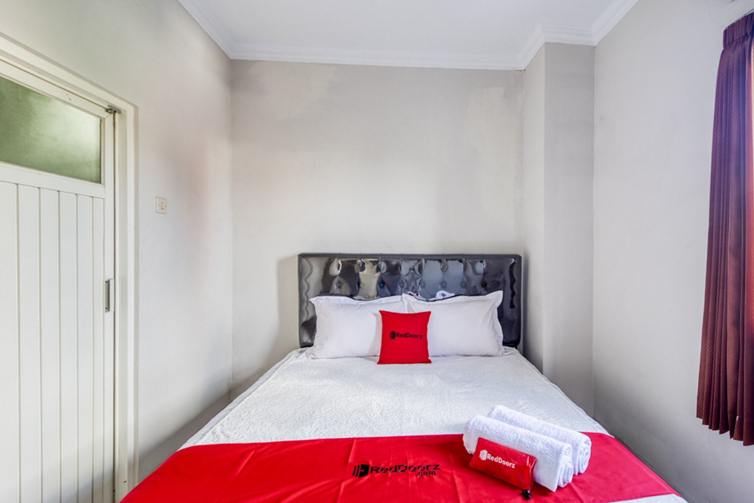 Foto - RedDoorz near Condongcatur Bus Station