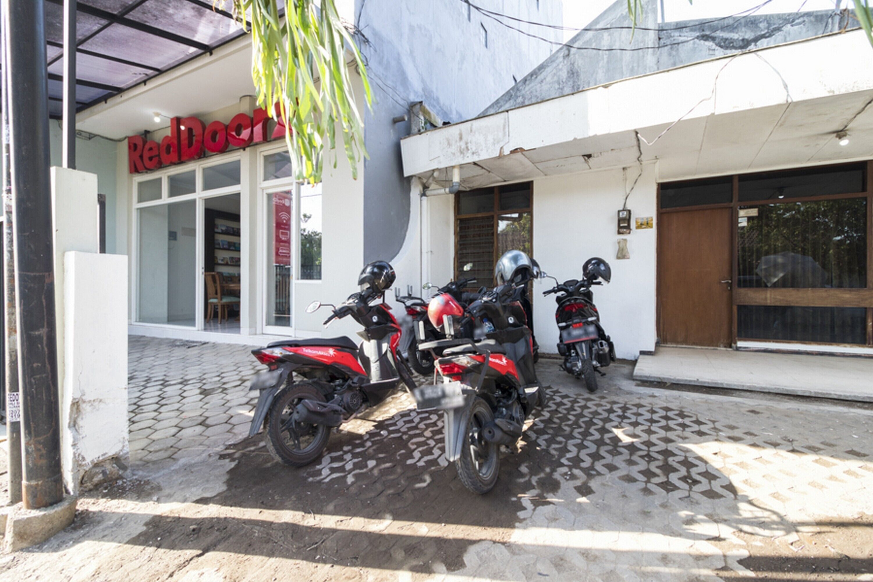 Foto - RedDoorz near Condongcatur Bus Station