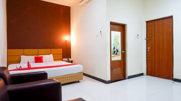 Deluxe Room (RedDoorz)