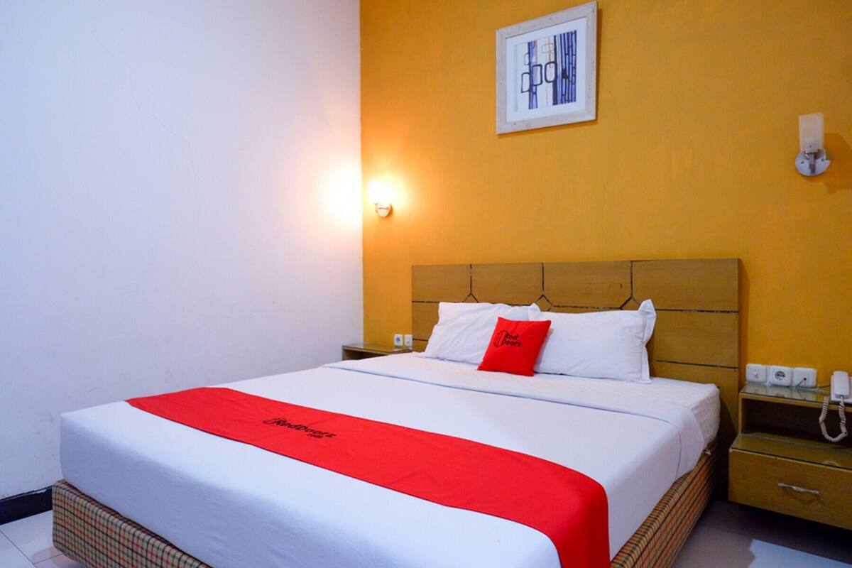 Double Room (RedDoorz)