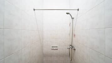 Quarto solteiro | Banheiro | Chuveiro, produtos de toalete grátis, toalhas de banho