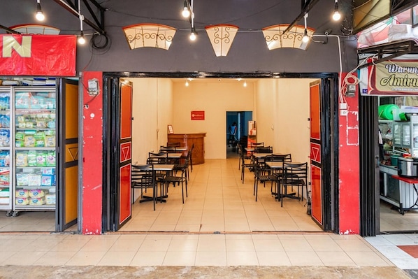 Property entrance - RedDoorz Syariah @ Jalan Setiabudi Medan 3 (Medan)