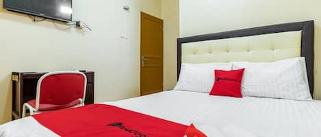 Double Room (RedDoorz)