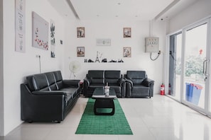 Lobby sitting area - RedDoorz @ Jalan Sukabangun 2 Palembang (Palembang)