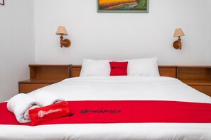 Double Room (RedDoorz)