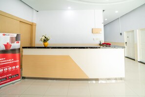 Reception - RedDoorz Plus near Thamrin Plaza Medan (Medan)