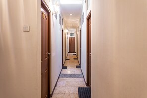 Hallway - RedDoorz near Alun Alun Bandung 2 (Bandung)