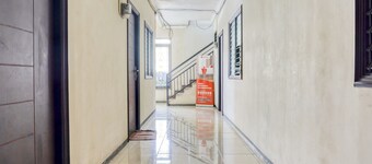 RedDoorz near Widya Mandala University