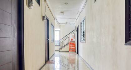 RedDoorz near Widya Mandala University