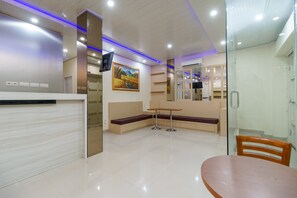 Lobby - RedDoorz Plus near RS RK Charitas 2 Palembang (Palembang)