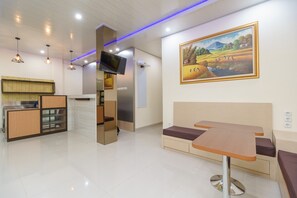 Lobby sitting area - RedDoorz Plus near RS RK Charitas 2 Palembang (Palembang)