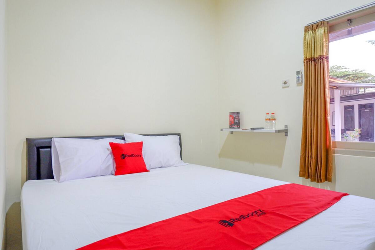 Double Room (RedDoorz)