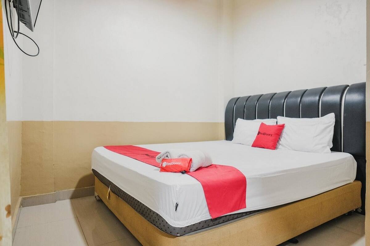 Double Room (RedDoorz)