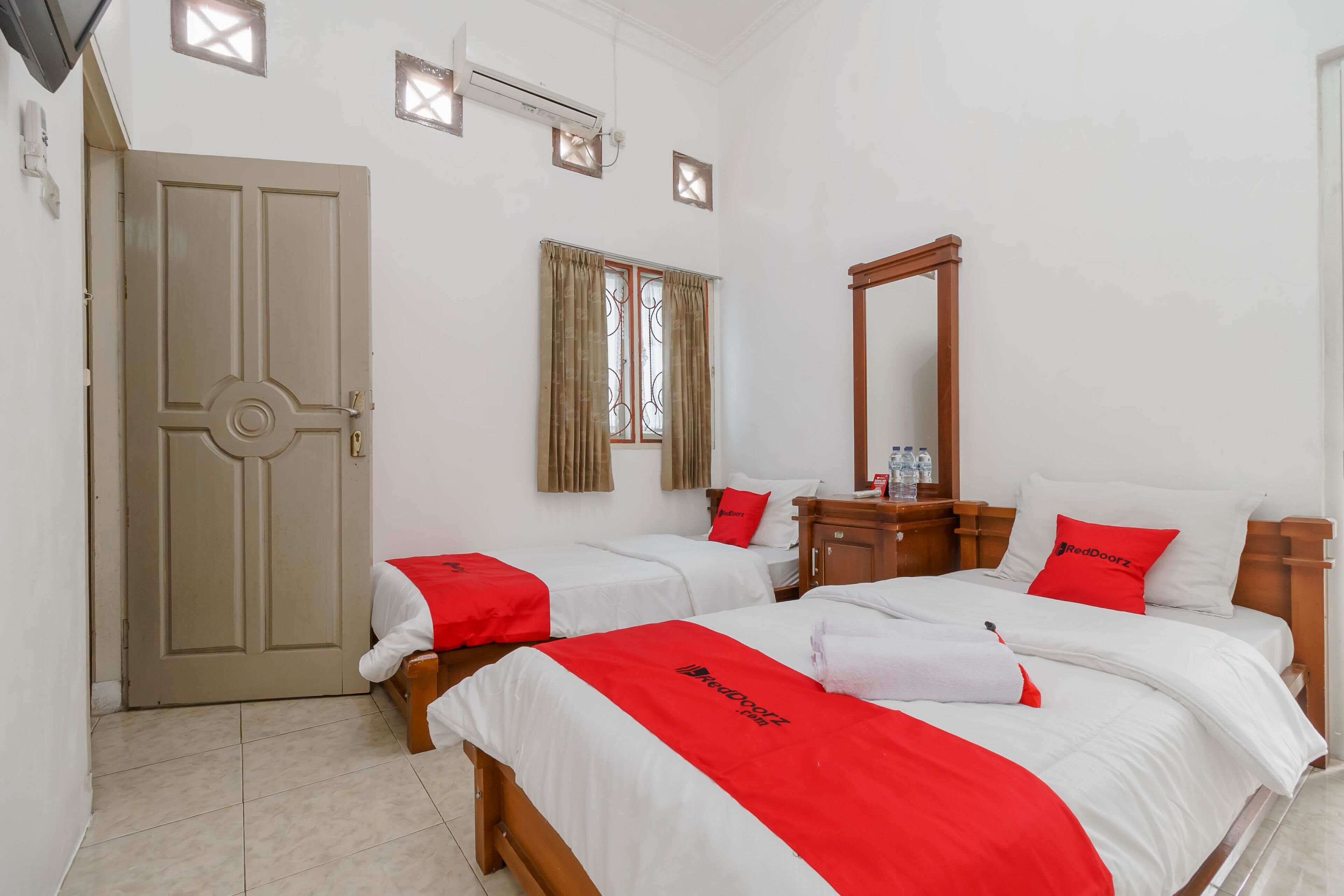 Twin Room (RedDoorz)