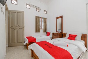 Twin Room (RedDoorz)