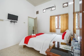 Double Room (RedDoorz)
