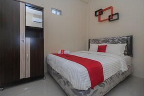 Double Room (RedDoorz) - RedDoorz Syariah near Politeknik Negeri Madiun (Madiun)