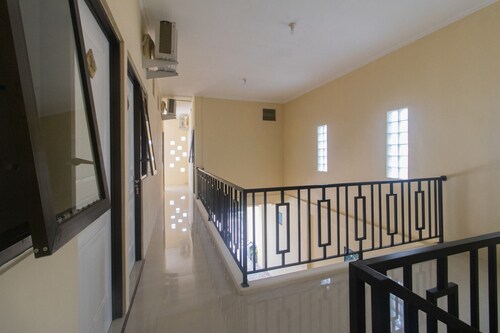 RedDoorz Syariah near Politeknik Negeri Madiun