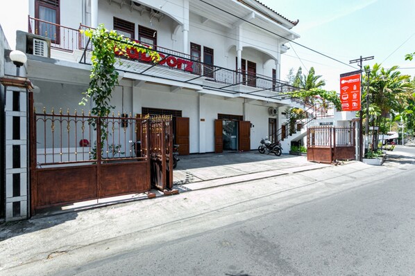 ด้านหน้าที่พัก