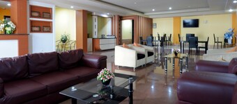 RedDoorz Plus @ Cameloan Hotel Palu