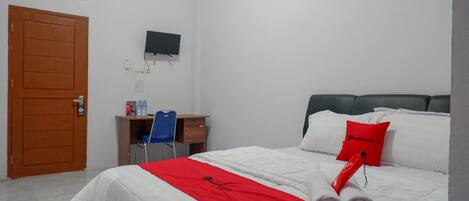 Double Room (RedDoorz)