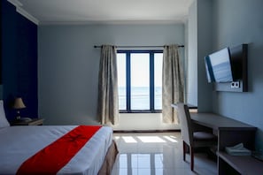 Premium Room (RedDoorz) | 1 bedroom, free WiFi, bed sheets - RedDoorz Plus Syariah @ Hotel Boulevard Luwuk (Luwuk)