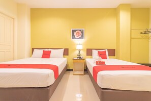 Quarto família (RedDoorz) | Wi-Fi de cortesia, roupa de cama