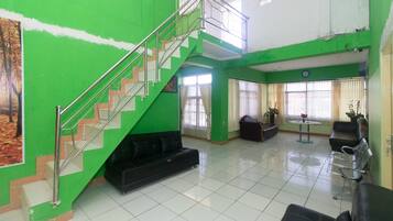 Coin salon dans le hall