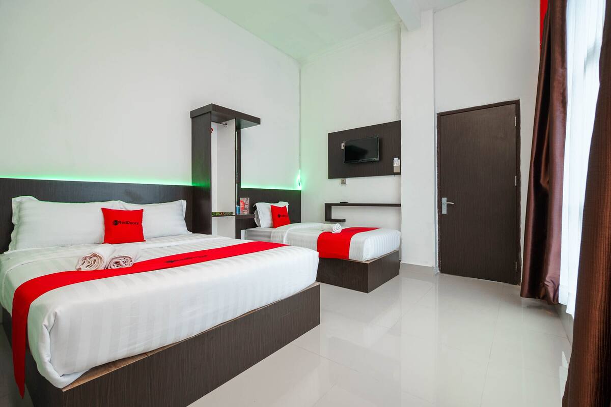 Family Room (RedDoorz)