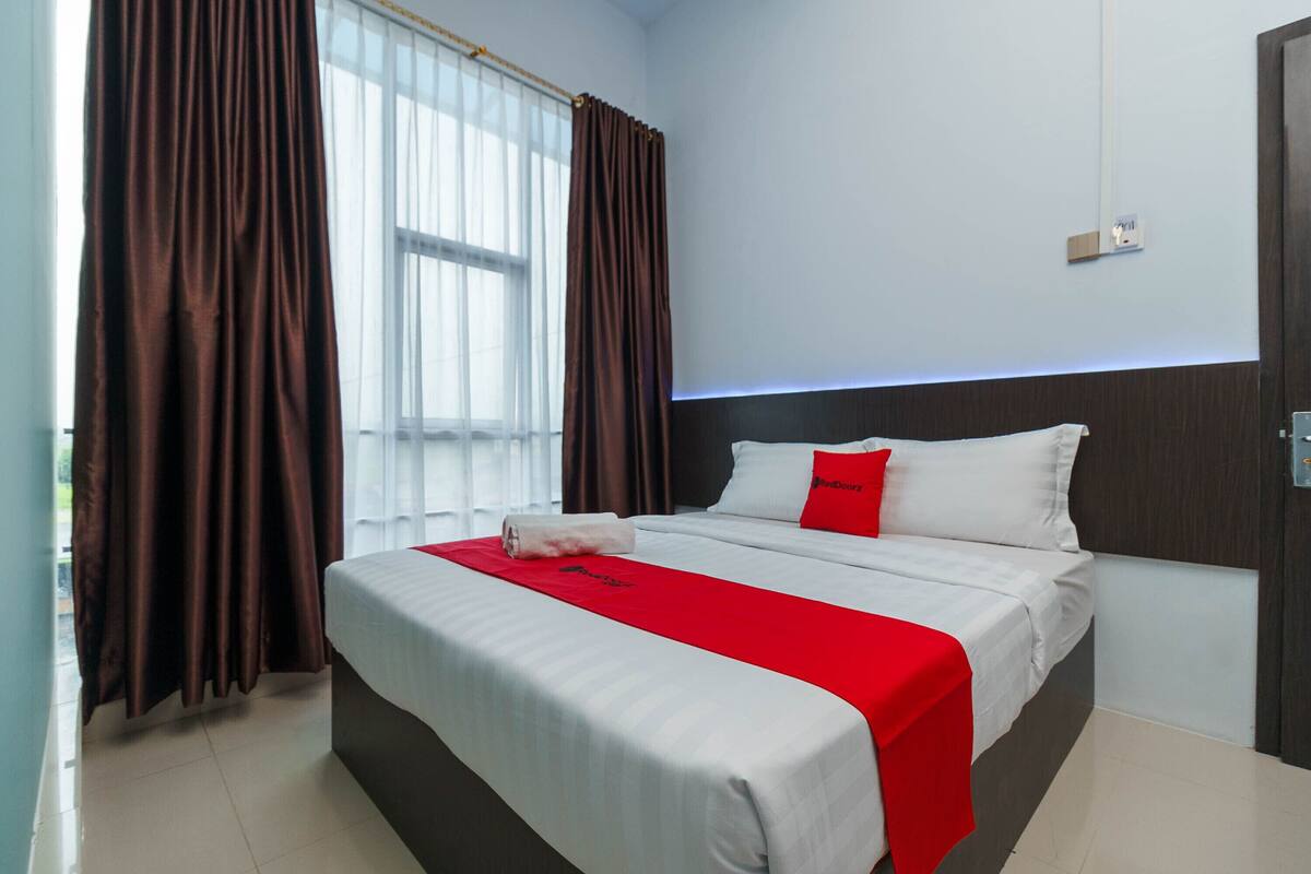 Double Room (RedDoorz)