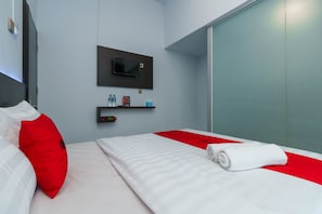 Double Room (RedDoorz)