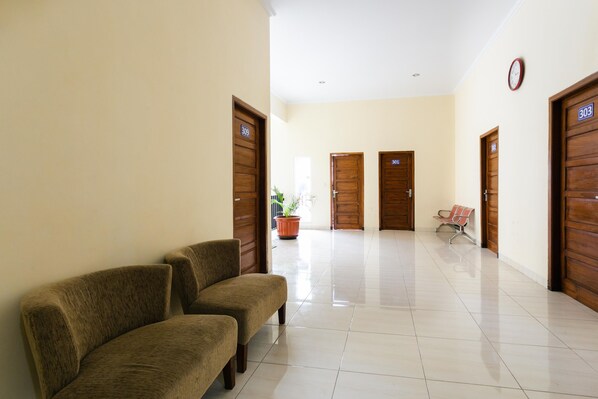 Interior - RedDoorz Syariah near Purwosari Train Station (Surakarta)