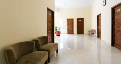 RedDoorz Syariah near Purwosari Train Station